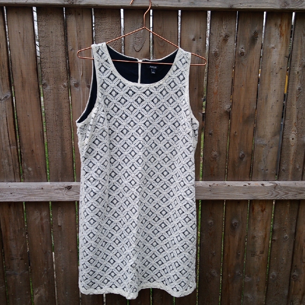 Apt. 9 Lace Lined Sleeveless Dress Zip Back